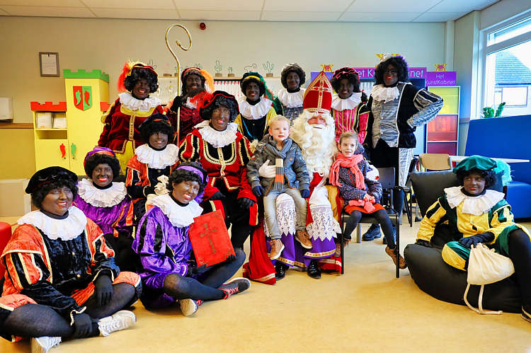 Aankomst van de Sint en zijn Zwarte Pieten in Waarder_091